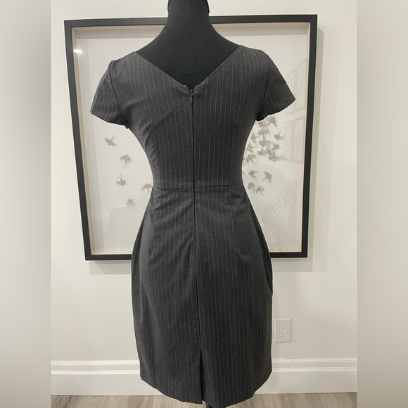 Banana Republic Dark Grey Pinstripe Career V-Neck Sheath Dress Size 0P (Petite) - Picture 2 of 2